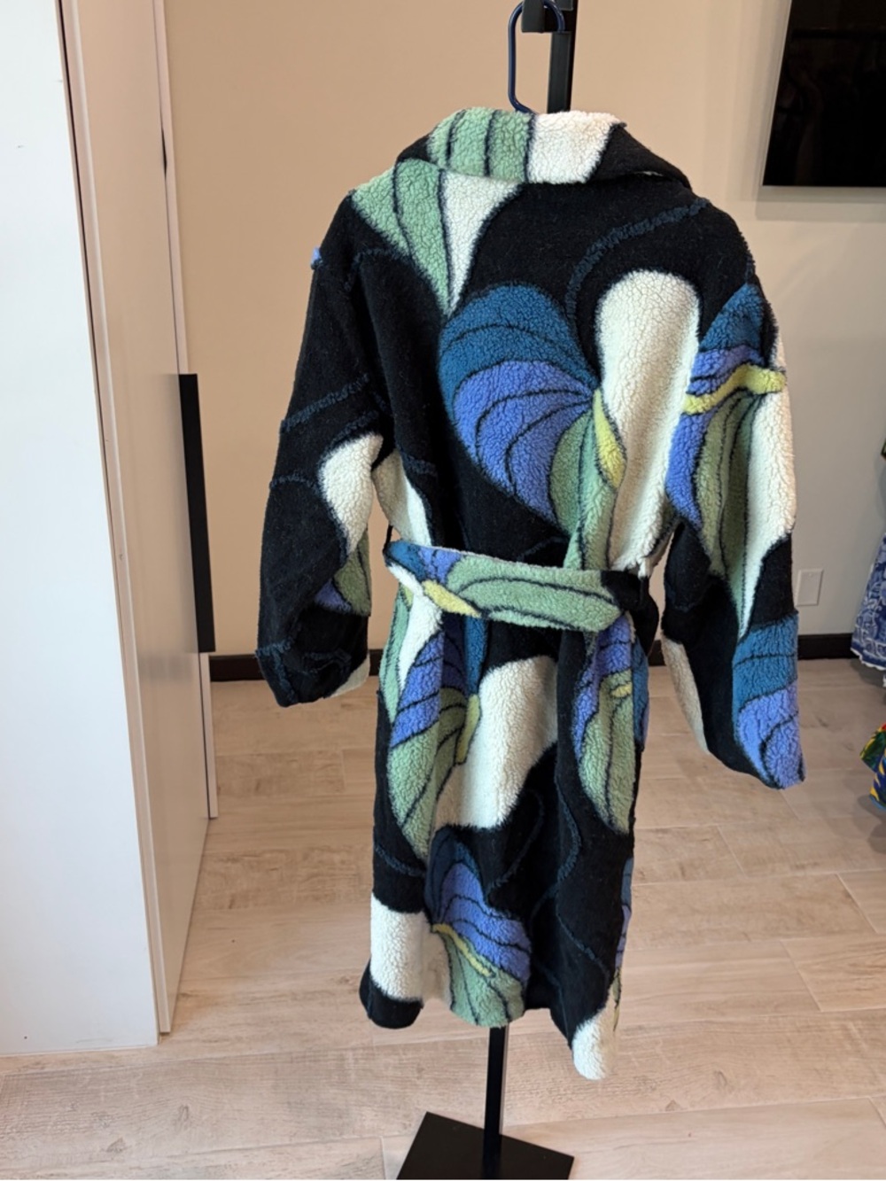 Farm Rio: Lovely Anthurium Fleece Coat - Picture 7 of 12